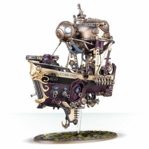 Ein Arkanaut Ironclad ist das Juwel in der Krone der Flotte, ein majesta?tisches Luftschiff. Es ist u?bersa?t mit Waffen und seine großen Frachtra?ume ko?nnen mit Aethergold oder bis zur Reling mit Arkanaut Companies oder Grundstok Thunderers beladen werden. Fortschritte der Endrineure der Kharadron erlaubten es ihnen, immer größere Schiffe für die Himmelsflotte zu bauen, und der Ironclad ist bisher der größte. Diese gewaltigen Schiffe sind Schicht um Schicht mit genieteten Eisenplatten bedeckt und ergießen erstaunliche Mengen Aethershots, Bomben und Torpedos auf alles, was die Frechheit besitzt, zwischen die Kharadron Overlords und ihre Aethergoldbeute zu kommen. Dieser mehrteilige Kunststoffbausatz enthält alle Komponenten, um einen Arkanaut Ironclad zu bauen. Wie es seinem Status als Flaggschiff einer Kharadron-Himmelsflotte geziemt, ist dieses Modell von eindrucksvoller Größe und vollständig mit Waffen übersät. Als Hauptgeschütz hast du die Wahl zwischen einer Great Sky Cannon, einem Great Skyhook und einer Aethermatic Volley Gun und er hat Aethershot Carbines, eine Luftüberlegenheitsmine, Aethershock Torpedoes, Sprengbohrer, Fragmentation Charges und Grollbeileger-Bomben, die am Rumpf befestigt sind. Das Schiff selbst wird von einem gewaltigen Luftschiff-Ballon in der Luft gehalten, der mit detaillierten Röhren und Armaturen bedeckt ist und eine Vielzahl anpassbarer Teile besitzt – im Krähennest kann entweder ein Navigator oder ein Signalgeber mit eigenem Teleskop und Lichtbox sitzen. Außerdem gibt es eine Tonne Takelage, Bombenhalter, Leitern und verschiedenes Schiffszubehör, die du dort platzieren kannst, wo es dir gefällt. Es ist mit Tragflügeln bedeckt, die so angebaut werden können, dass sie in Reiserichtung weisen, und mit einem komplex aussehenden System aus Zahnrädern, die das Ruder antreiben. Es gibt sogar eine Planke, über die jene, die dumm genug waren, sich fangen zu lassen, gehen müssen … Die Besatzung des Ironclads ist genau so detailliert wie das Schiff, das sie bemannt, und am Steuerrad des Schiffs steht ein Kapitän. Ein Endrinrigger mit verschiedenen Werkzeugen hängt von der Seite und repariert ein Leck. Ein Kanonier steht an der Hauptwaffe und dazu gibt den bereits erwähnten Signalgeber und Navigator. Dieser Bausatz besteht aus 152 Einzelteilen und wird mit einem Citadel-Rundbase (170 mm) und einem Flugstab (50 mm) mit Kugelgelenk geliefert.